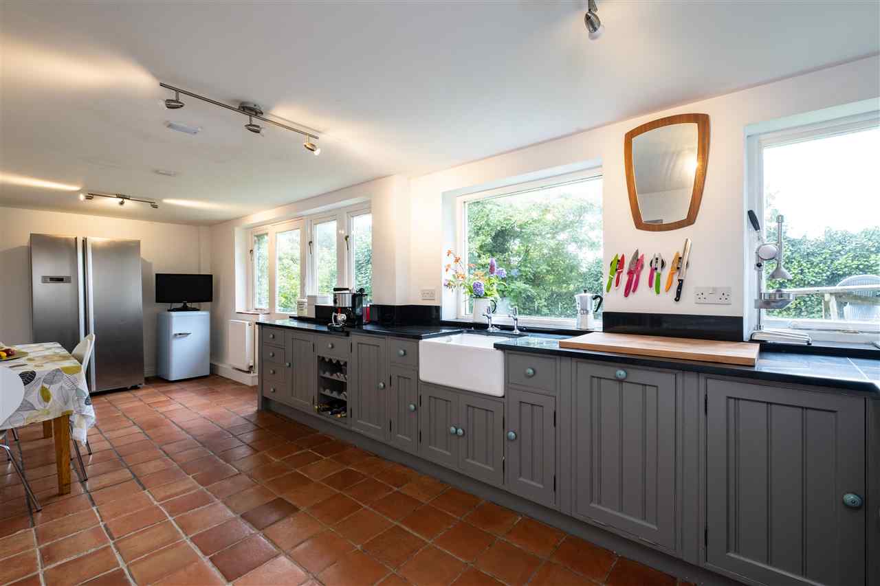 resized-2349823-4 KITCHEN.jpg